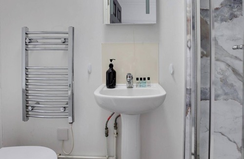 Cambridge Hotel | Double Room Accommodation | Mill Road, Cambridge | Walk to City Centre & Station