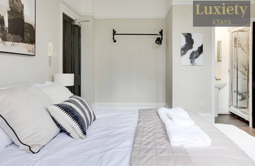 Cambridge Hotel | Double Room Accommodation | Mill Road, Cambridge | Walk to City Centre & Station