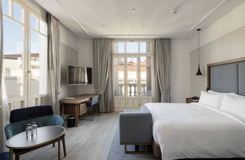 Cortes Hotel | DoubleTree by Hilton Madrid-Prado