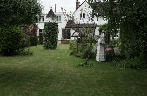 Bishop's Cleeve Bed & Breakfast | Dove House