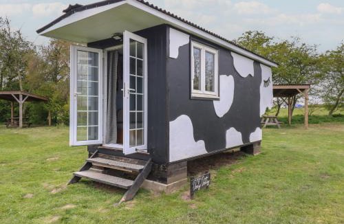 Woodbridge House | Dozy Dotty Cow Shed 4