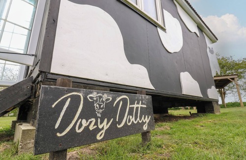 Woodbridge Cottage | Dozy Dotty