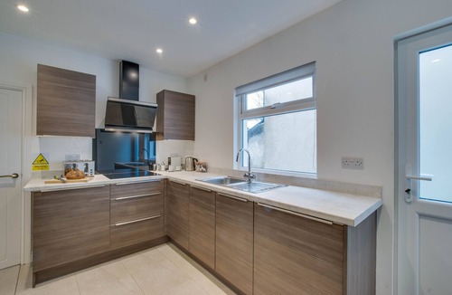 Riverside House | Drws Nesaf Cardiff Townhouse