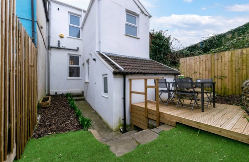 Riverside House | Drws Nesaf Cardiff Townhouse