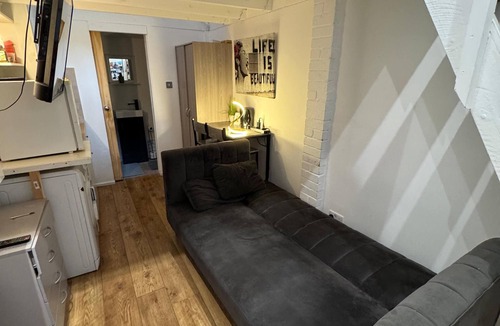 Tea Green House | Duplex apartment 3 Minute drive to Luton Airport