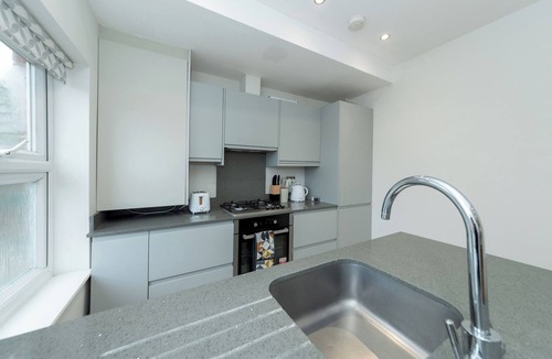 Reading Apartment | Duplex Apartment - Modern & Convenient - Pass the Keys