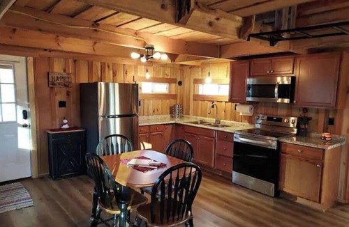 Harper Cabin | Ebenezer Cabin - Hot Tub - Fire Pit - BBQ - Views