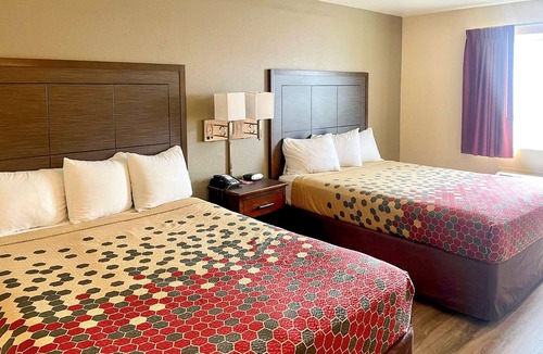 Corning Hotel | Econo Lodge Inn & Suites Corning Travel Center