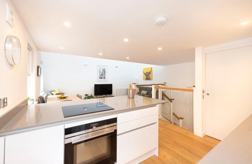 Leith Apartment | Edinburgh Modern 3-Storey 3-Bedroom City Apartment