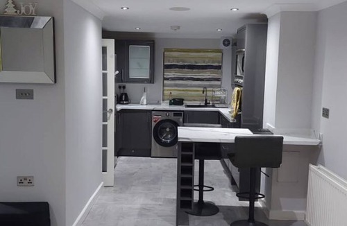 South Ockendon House | Elegant 3-Bedroom Home, sleeps up to 5 guest.