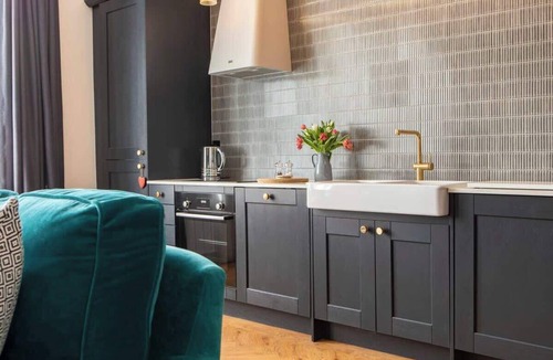 Upper Town Apartment | Elegant Bath Apartment Near Royal Crescent