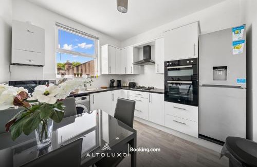 Saint Paul's House | Elegant Bristol Stay Perfect for Groups by AltoLuxo