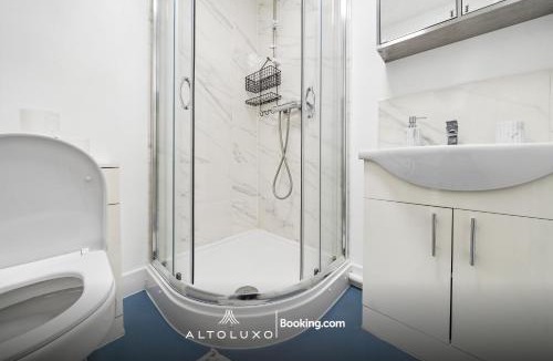 Saint Paul's House | Elegant Bristol Stay Perfect for Groups by AltoLuxo