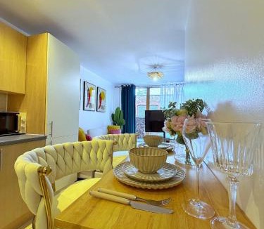 Manchester City Centre Apartment | Elite Serviced Suites 2BR Balcony City Centre
