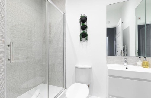 Cheltenham Apartment | Elliot Oliver - Stylish 2 Bedroom Town Centre Apartment