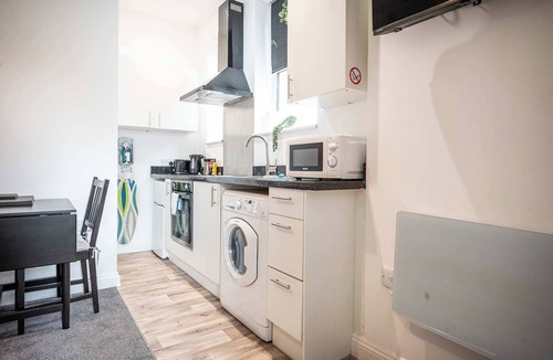 Moseley Apartment | Emerald Suite Moseley Mews by STAE-Homes