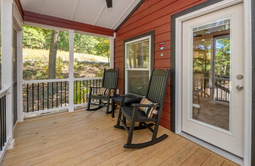 Singers Glen Cottage | Endless Caverns Deluxe Cabin - Pet Friendly! - Family Adventures Await At Endless Caverns Resort