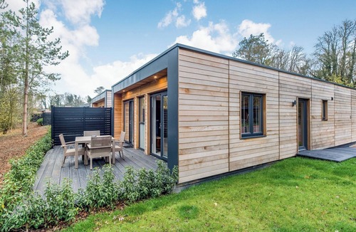 North Stoke Ski Chalet | Enjoy a break in the Hawthorn Lodge.
