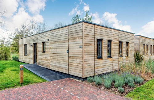 North Stoke Ski Chalet | Enjoy a break in the Hawthorn Lodge.