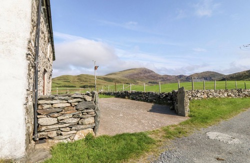 Garndolbenmaen Cottage | Ereiniog