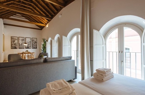 Feria Apartment | Eva Recommends Castellar 2.3 con piscina