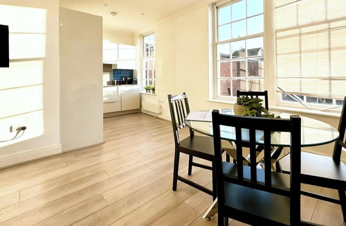 Reading Apartment | Exceptional 2 bedroom Flat in the Heart of Reading