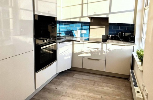 Reading Apartment | Exceptional 2 bedroom Flat in the Heart of Reading