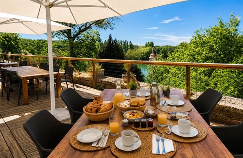 Dirac House | Exceptional house & green setting with a view