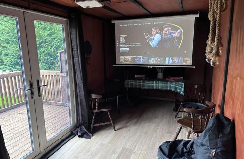 Cwmbran House | Exec 2 bed lodge in rural Wales with Cymru Holidays