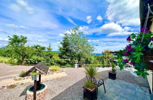 Cwmbran House | Exec 2 bed lodge in rural Wales with Cymru Holidays