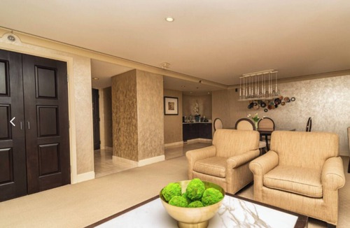 Downtown Reno Hotel | EXECUTIVE LUXURY SUITE in Reno with WiFi, AC