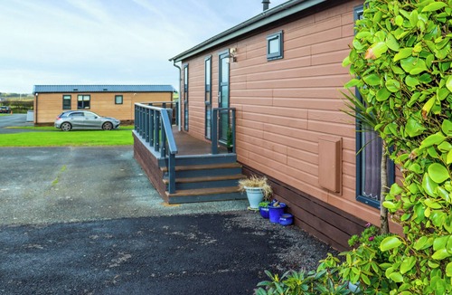 Hasguard Cross Cottage | Experience Coastal delight at Little Haven Retreat.