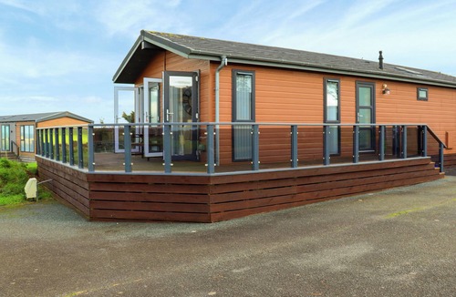 Hasguard Cross Cottage | Experience Coastal delight at Little Haven Retreat.