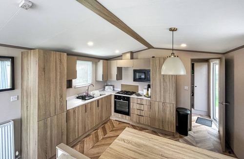 Hasguard Cross Cottage | Experience Coastal delight at Little Haven Retreat.