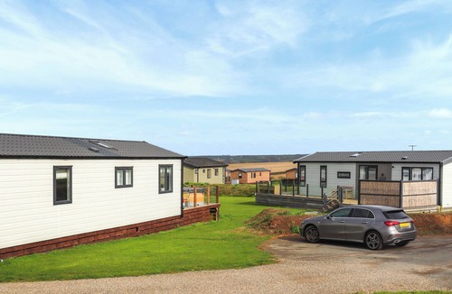 Hasguard Cross Cottage | Experience Coastal delight at Little Haven Retreat.