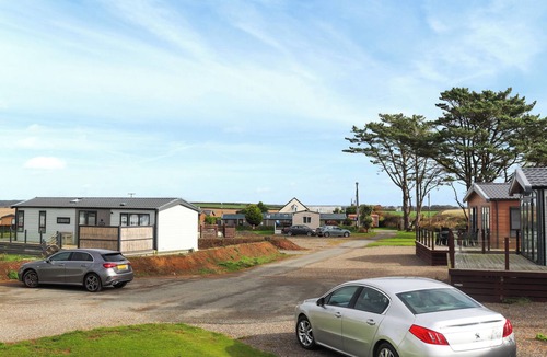 Hasguard Cross Cottage | Experience Coastal delight at Little Haven Retreat.