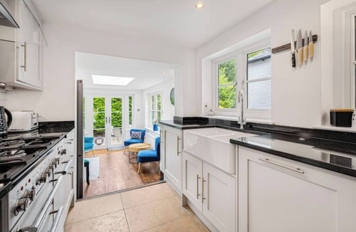 St Albans Cottage | Exquisite Central Cottage Fishpool Street 20 min train to London/10 min Luton