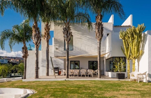 New Golden Mile Villa | Extreme Luxury Villa - Modern and great location