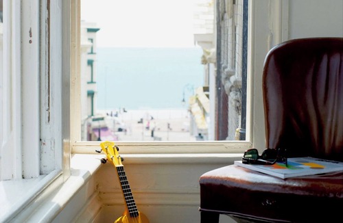 Hastings Apartment | Extremely spacious loft located in the vibrant America Ground close to the beach