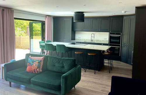 Silverstone House | F1 Silverstone Bolthold, Walk to the Circuit!