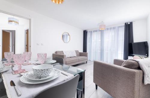 Gay Village Apartment | Fairytale 2 Bedroom Apartment City Centre Free Parking