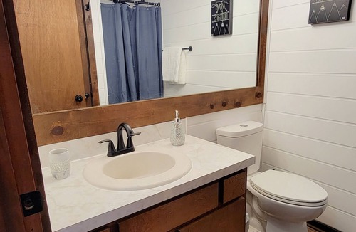 Basye Condo | Falcon Nest - 2 BR/2 BA steps away from Lake Laura