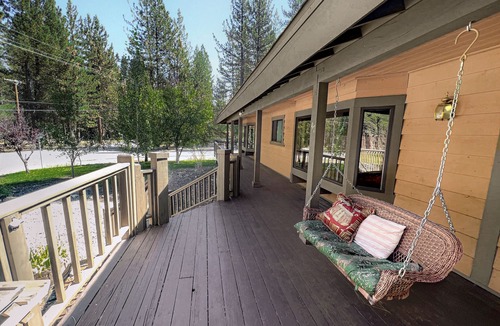 Graeagle Cabin | Family Cabin in Graeagle CA w/King Bed & EV Charge