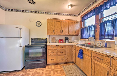 Edray House | Family-Friendly Marlinton Home: Walk Downtown!