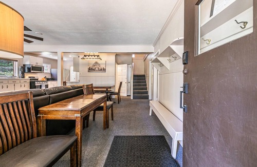 Donner Lake Woods Cabin | Fantastic 5-bedroom cabin just minutes walk to West End Beach, Donner Lake.