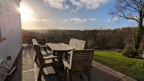 Maenclochog House | Farthings Hook Mill Holiday Cottage