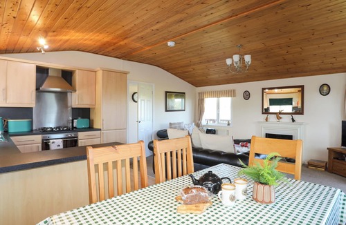 Caergeiliog Cottage | Ffrwd Lodge