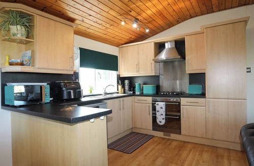 Caergeiliog Cottage | Ffrwd Lodge