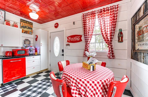 Llano House | Fifties Diner-Style Llano Home w/Shared Fire Pit