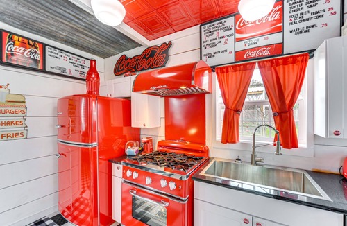 Llano House | Fifties Diner-Style Llano Home w/Shared Fire Pit